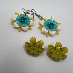Set of 2 Flower Earrings